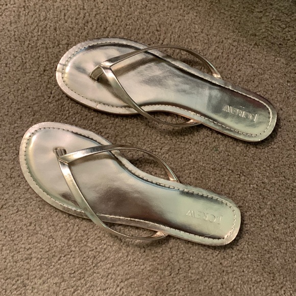 Women’s J. Crew Gold Flip Flops Sandals Size 9